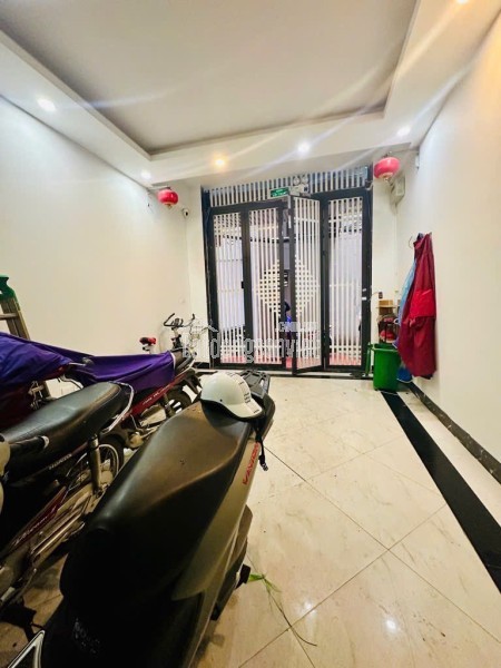 BÁN NHÀ HÀO NAM MẶT NGÕ KINH DOANH Ô TÔ - NHÀ 30M 5 TẦNG - SỔ ĐỎ NỞ NẬU THÔNG TIN CHUẨN