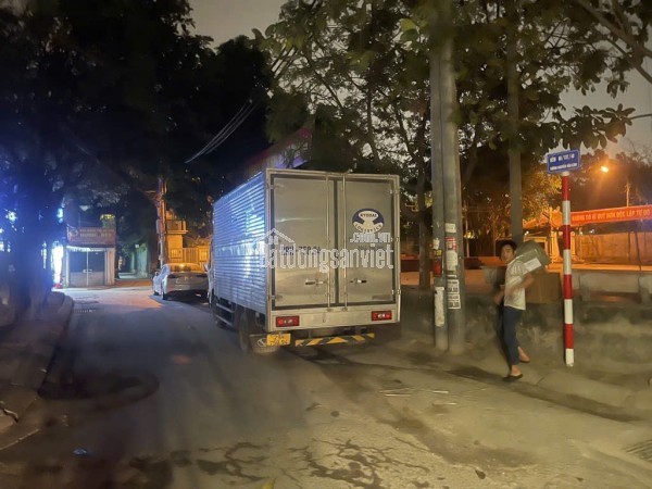 Bán nhà Nguyễn Văn Linh. 31,5m . Mặt đường kinh doanh . View hồ, ô tô tránh . Nhiều tiện ích ,