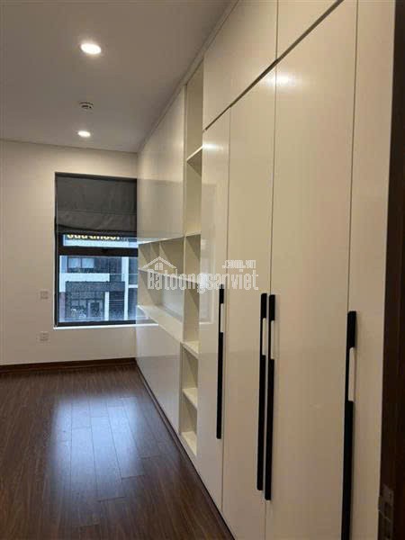 Bán nhà Nguyễn Văn Linh. 31,5m . Mặt đường kinh doanh . View hồ, ô tô tránh . Nhiều tiện ích ,