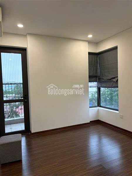 Bán nhà Nguyễn Văn Linh. 31,5m . Mặt đường kinh doanh . View hồ, ô tô tránh . Nhiều tiện ích ,