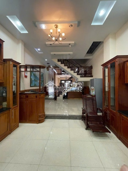 Nhà đẹp giá đầu tư.
CC bán nhà mặt tiền Lê Hồng Phong, Nam Nha trang.