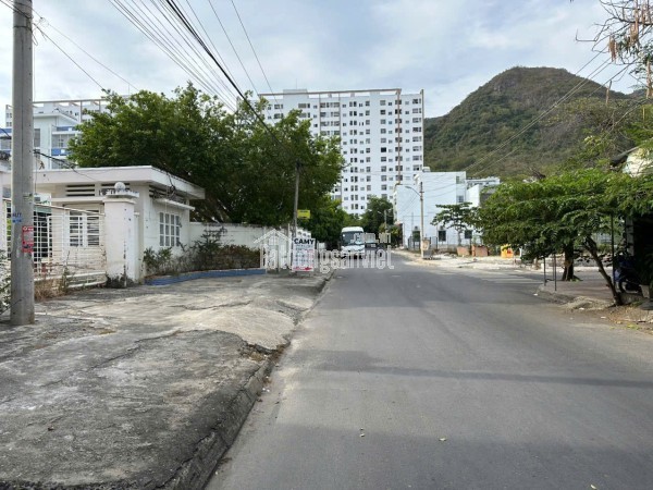 Bán biệt thự đẹp khu Thoại Ngọc Hầu – Nha Trang  256m² – giá 22 tỷ TL