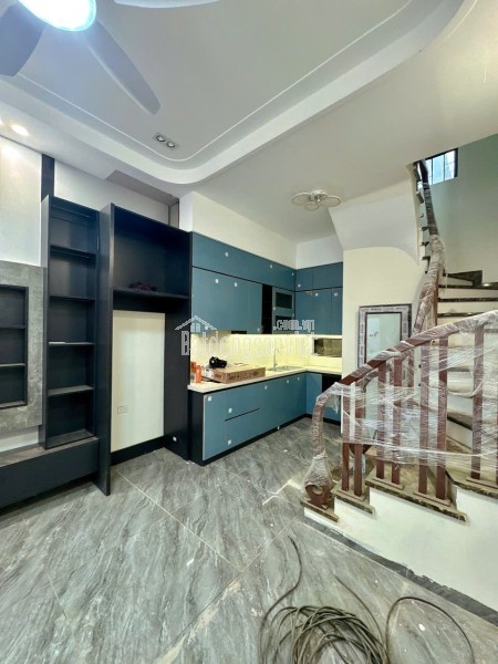 PHỐ CỔ NGỌC LÂM -- LB- TIỀN NHỎ DIỆN TÍCH TO, NHÀ MỚI 45M2--- 9,9 TỶ