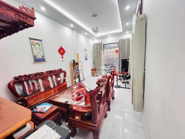 Bán nhà 55m2 x 3 tầng  Long Trường ,Quận 9  ngang hiếm  5.5m , HXH đường 6m ,Giá chỉ 4 Tỷ 800