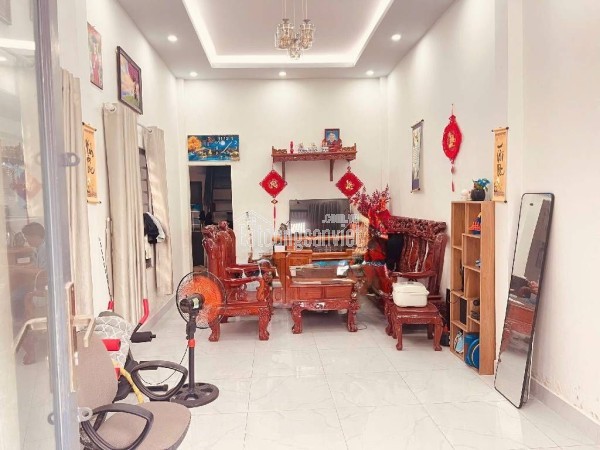 Bán nhà 55m2 x 3 tầng  Long Trường ,Quận 9  ngang hiếm  5.5m , HXH đường 6m ,Giá chỉ 4 Tỷ 800