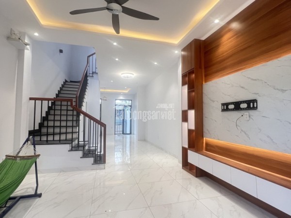 Bán nhà  đường Số 11, Trường Thọ, Thủ Đức. DT 68 m2, 3 tầng, 3PN, SH, 7.39  tỷ.