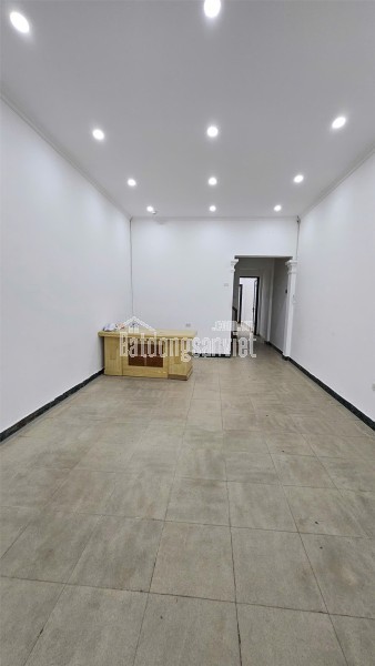 Bán Chung cư F4 Trung Kính, Diện tích 83 m2, TK 2 PN + 2WC + 3 Logia - Giá 7.2 Tỷ.