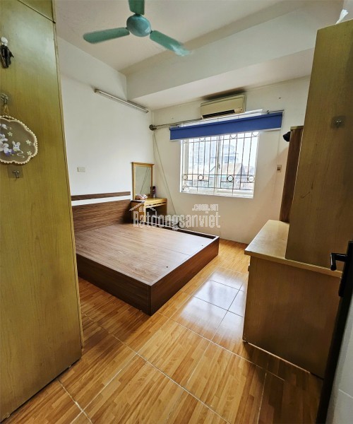 Bán Chung cư F4 Trung Kính, Diện tích 83 m2, TK 2 PN + 2WC + 3 Logia - Giá 7.2 Tỷ.