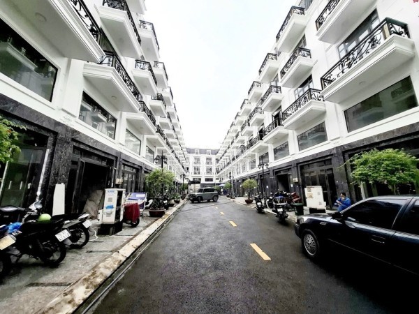 BÁN NHÀ đường TÔ NGỌC VÂN, quận 12, giá nhỉnh 5 tỷ