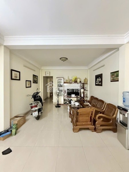 [SIÊU PHẨM] NHÀ HẺM XE HƠI TRÁNH NHAU - HUỲNH TẤN PHÁT Q7