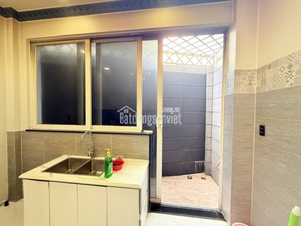 Bán nhà đường  Hồ Văn Tư, Trường Thọ, Thủ Đức. DT 64 m2, 4 tầng, SH. Giá 7.9 tỷ. LH: 0933125879