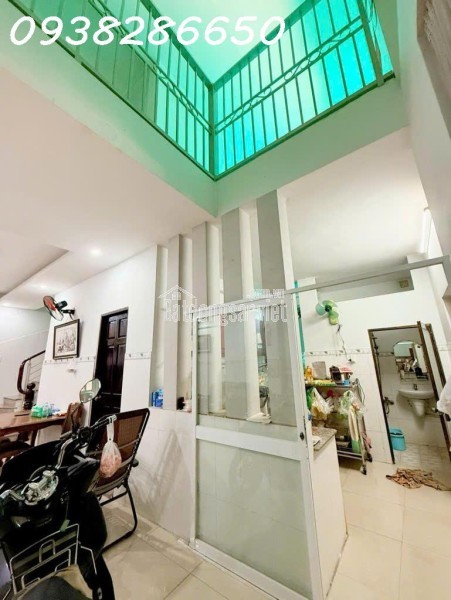 Cần Bán - Nguyễn Văn Quá - Đông Hưng Thuận Q12 - Nhà 2 Tầng,


 Dt: ( 4,4,m x 28m ), Diện Tích sổ: