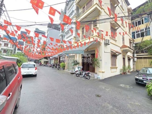 VÕ CHÍ CÔNG NHÀ MỚI TOANH THANG MÁY 8.9 TỶ