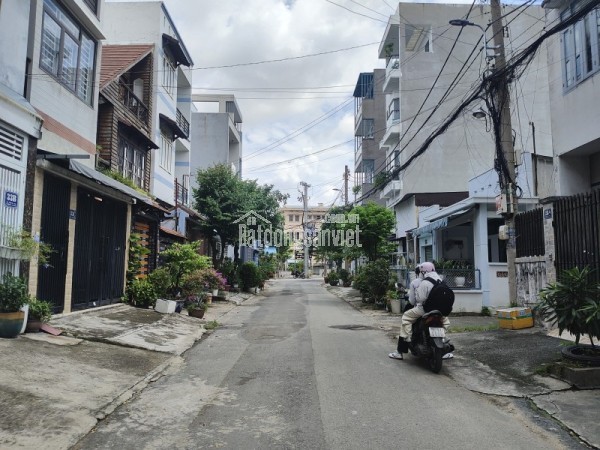 Bán nhà Thủ Đức, Linh Đông, đường số  24. DT 52m2, 4 tầng, 4PN, SH, giá 6.68  tỷ.