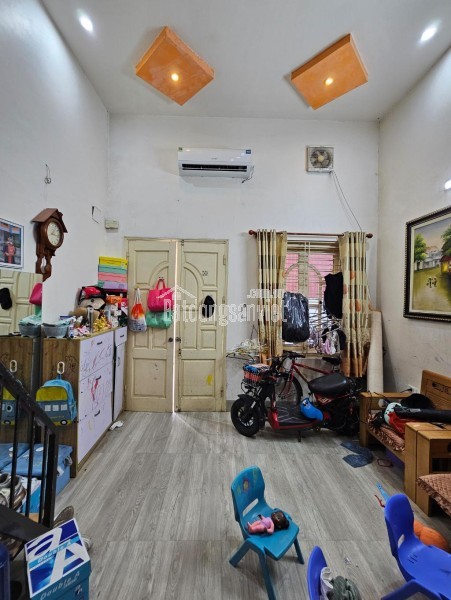 Bán đất Phố Trạm, Ngõ Thông oto, 50m ngay aeomall. LH 0936123469