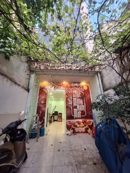 Bán nhà đường 160, Tăng Nhơn Phú A, Q.9, TP HCM. DT 125 m2, 3 tầng, 3PN, SH, 8.6 tỷ.