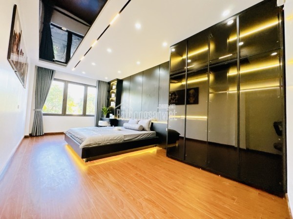 🏡 HÀNG HIẾM – Dương Văn Bé – 43m – 5 Tầng – Thang Máy – Lô Góc – Ô Tô VF3 Đỗ Cửa - 12.x Tỷ