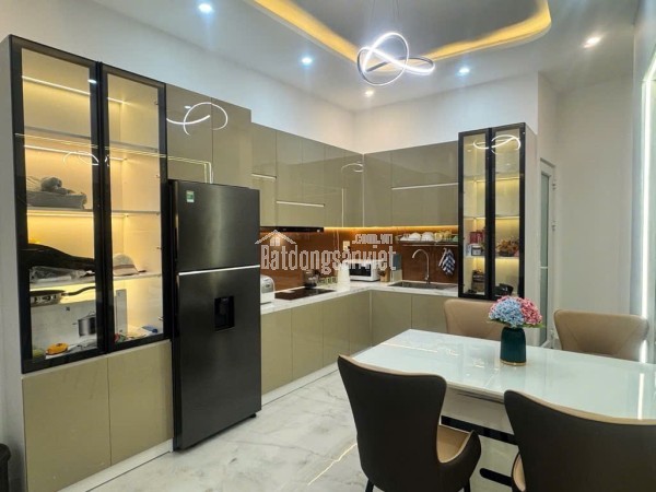 NHÀ SANG 6 TẦNG – HXH SÁT TRẦN VĂN QUANG – 8 PHÒNG – 7.98 TỶ