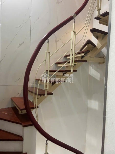 Cho thuê nhà ngõ ô tô Nguyễn Phúc Lai,  32m² x 5 tầng, 3PN, 4 WC, 13 Triệu