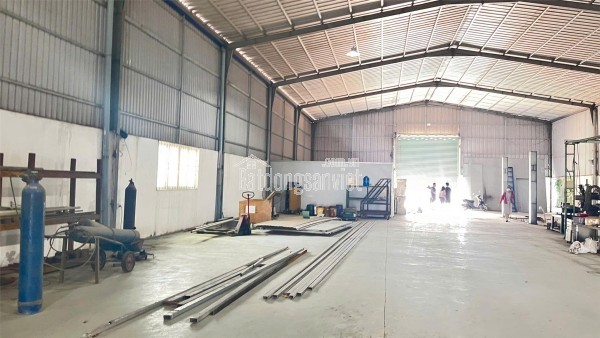 XT657 cho thuê nhà xưởng sản xuất, kho chứa hàng, giao thông thuận lợi, trống xưởng