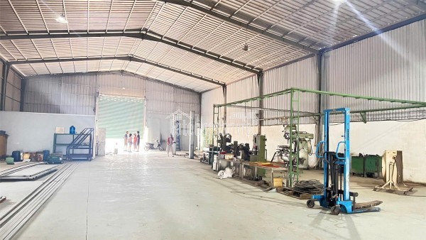 XT657 cho thuê nhà xưởng sản xuất, kho chứa hàng, giao thông thuận lợi, trống xưởng