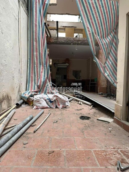 Bán nhà cũ giá tốt, 13.6 tỷ, 77m2, 2 mặt tiền 4.5m, sổ chính chủ, ko quy hoạch