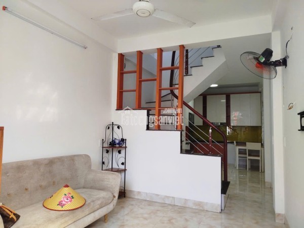 BÁN NHÀ ĐỨC GIANG – 32M² – DÂN XÂY 3 TẦNG - GIÁ 4.5 TỶ