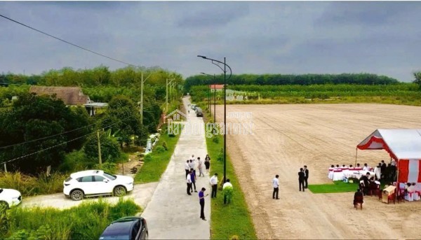 Cần bán gấp nền đất 250m² mặt tiền đường nhựa, dân cư đông đúc, trong lòng KCN