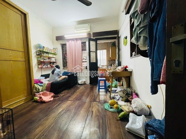 Bán Nhá Ngõ Văn Hương 38m2. 5 tầng. mặt tiền 3.2m. giá 8.5 Tỷ Đống Đa Hà Nội