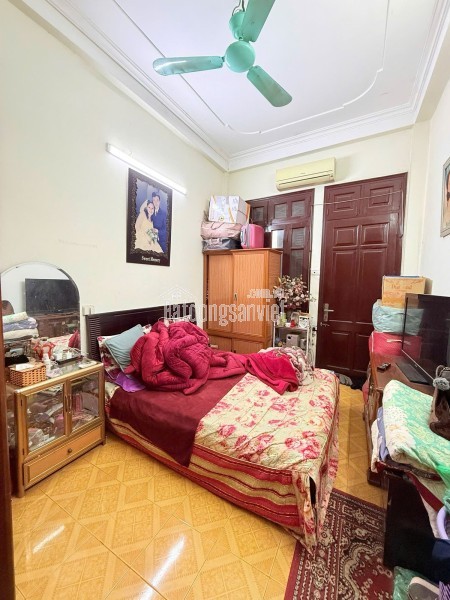 Bán Nhá Ngõ Văn Hương 38m2. 5 tầng. mặt tiền 3.2m. giá 8.5 Tỷ Đống Đa Hà Nội