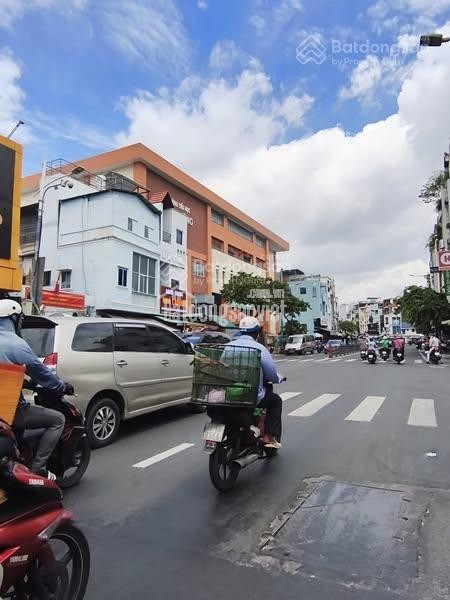 2 MẶT TIỀN NGUYỄN THỊ TẦN - HẺM  XE HƠI TRONG NHÀ CÁCH QUẬN 5 KHOẢNG 400 mét , 5x25m CHỈ NHỈNH 12