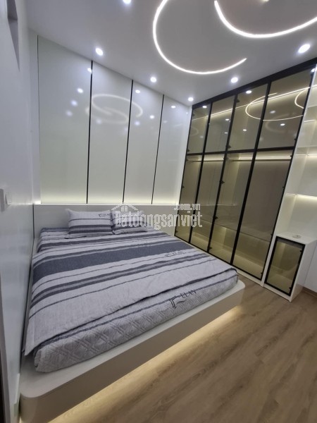 Vương Thừa Vũ 45m 6 tầng thang máy, đẳng cấp ô tô vào nhà, nội thất xin