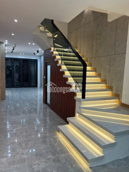 Bán nhà Đức Giang 53m 3 tầng 2 thoáng thông bàn cờ hơn 8 tỷ