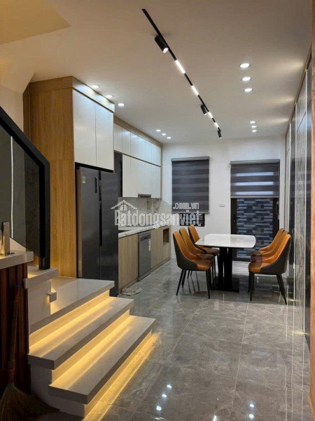 Bán nhà Đức Giang 53m 3 tầng 2 thoáng thông bàn cờ hơn 8 tỷ