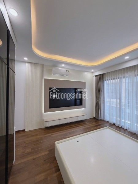 TRUNG TÂM BỒ ĐỀ 45M2, 7 TẦNG THANG MÁY, Ô TÔ TRÁNH, GARA 7 CHỖ - NHỈNH 14 TỶ