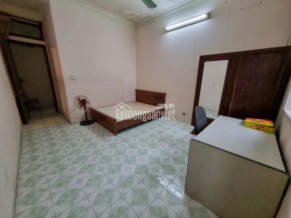 Cho thuê nhà nguyên căn ngõ 250 Tân Mai, 30m2 x 3 tầng, gồm 3 ngủ.8.5 triệu