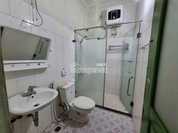 Cho thuê nhà nguyên căn ngõ 250 Tân Mai, 30m2 x 3 tầng, gồm 3 ngủ.8.5 triệu