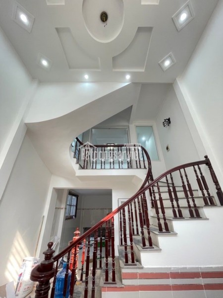 Bán nhà Giải Phóng, Hoàng Mai, Gara Ô tô tránh, thông kinh doanh, 46m2, 13.5 tỷ(CTL)