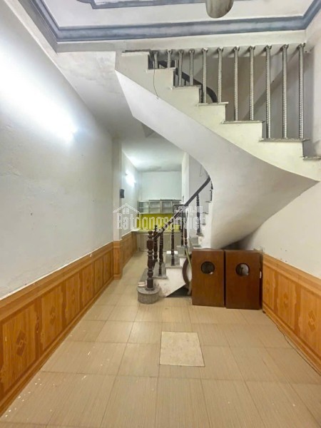 Cho thuê nhà ngõ 13 Lĩnh Nam, 30m2 x 4 tầng, 3 ngủ, 9 triệu