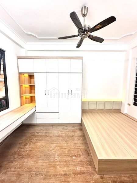 bán nhà đội cấn DT 35m giá 11,5 tỷ lô góc 2 nhà ra phố,full nội thất