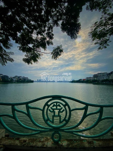 Siêu phẩm, bán nhà Trích Sài, ô tô vào, biệt thự sân vườn 130m, chỉ 40 tỷ