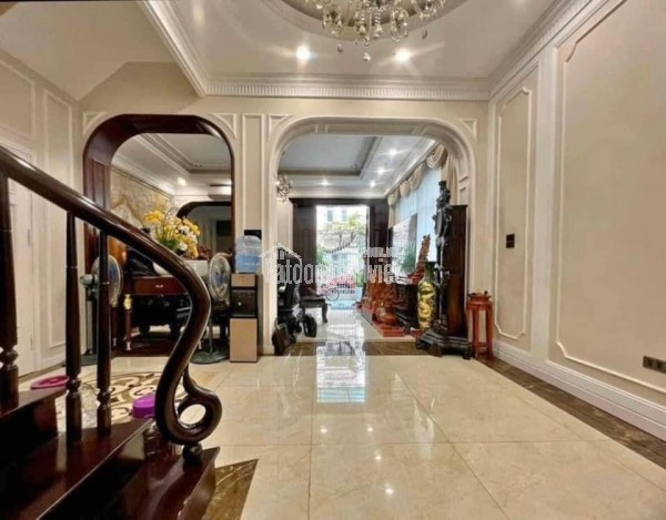 Siêu phẩm, bán nhà Trích Sài, ô tô vào, biệt thự sân vườn 130m, chỉ 40 tỷ