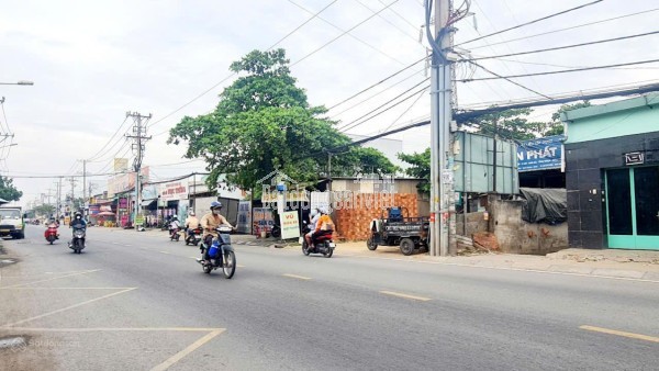 Nhà lớn ngang 8m tại Bùi Minh TRực 4 tầng gần Tạ Quang Bửu giá tốt!