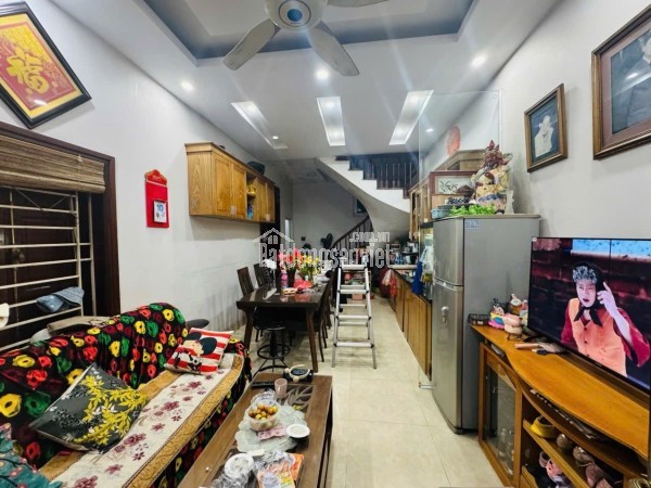 Bán Nhà Kim Hoa 27m2. 4 tầng. mặt tiền 6.5m. giá 7.85 tỷ Đống Đa Hà Nội