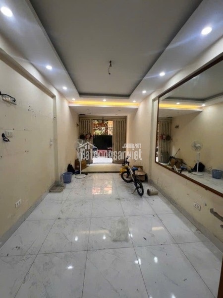 Nhà Lạc Long Quân 31m, 5 tầng, full đồ, oto qua nhà!