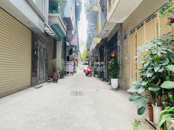 NHÀ ĐẸP FULL NỘI THẤT PHÂN LÔ- Ô TÔ ĐỖ CỬA Đường Láng 37m2 X 5 Tầng 15.8 Tỷ Đống Đa Hà Nội.