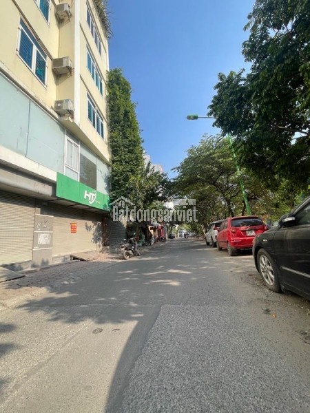 NHÀ ĐẸP FULL NỘI THẤT PHÂN LÔ- Ô TÔ ĐỖ CỬA Đường Láng 37m2 X 5 Tầng 15.8 Tỷ Đống Đa Hà Nội.