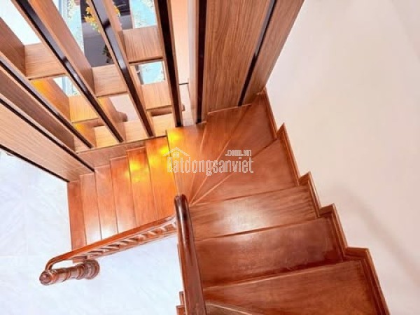 Ô TÔ LÙI CỬA - THOÁNG TRƯỚC SAU - CÁCH PHỐ 10M - 6 TẦNG THANG MÁY - 8 PHÒNG VÍP - 500 TRIỆU/1Năm