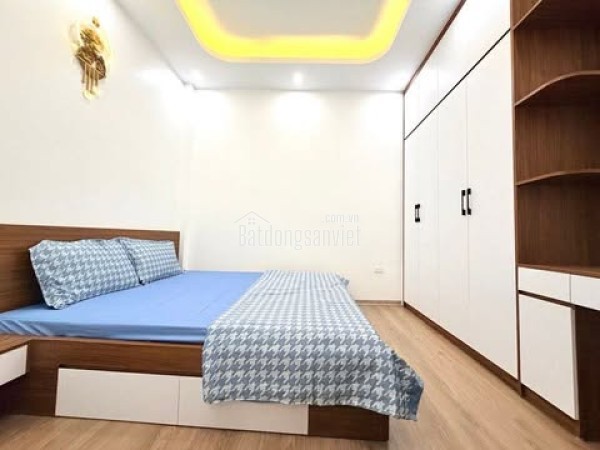 Ô TÔ LÙI CỬA - THOÁNG TRƯỚC SAU - CÁCH PHỐ 10M - 6 TẦNG THANG MÁY - 8 PHÒNG VÍP - 500 TRIỆU/1Năm