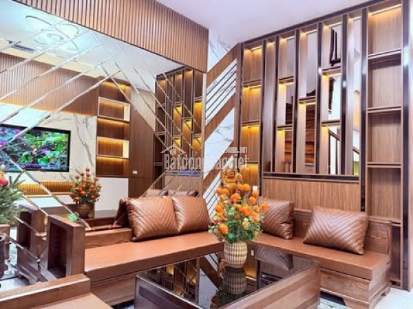 Ô TÔ LÙI CỬA - THOÁNG TRƯỚC SAU - CÁCH PHỐ 10M - 6 TẦNG THANG MÁY - 8 PHÒNG VÍP - 500 TRIỆU/1Năm